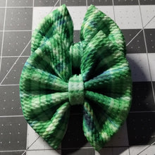 Load image into Gallery viewer, Pinch Me Plaid Bow
