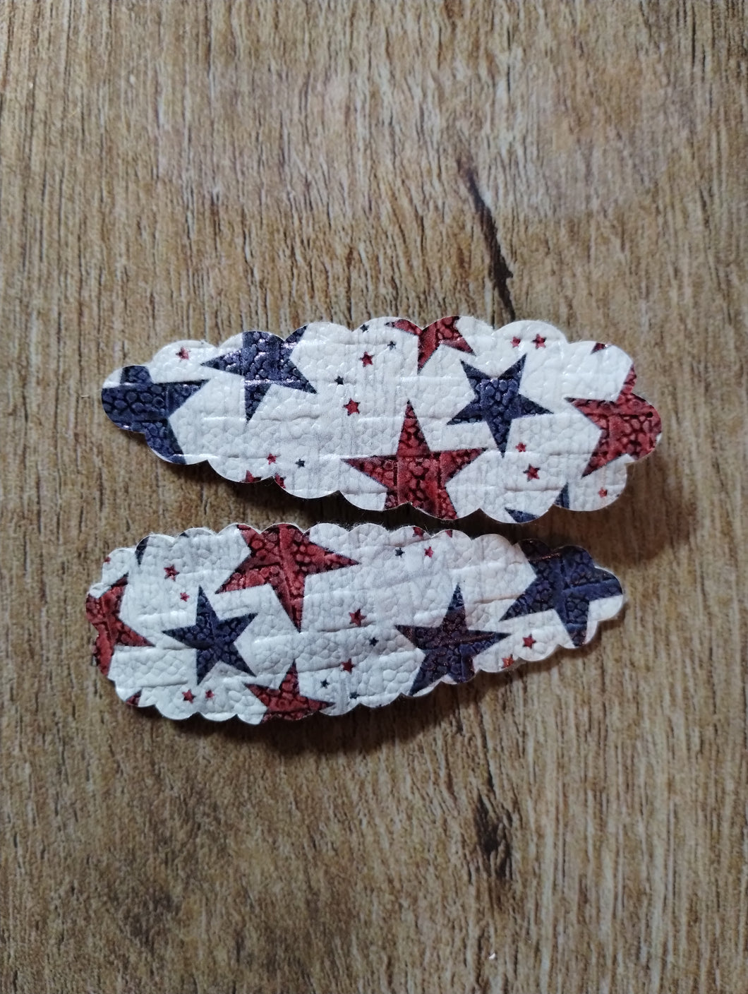 Worn out Stars Snap Clip