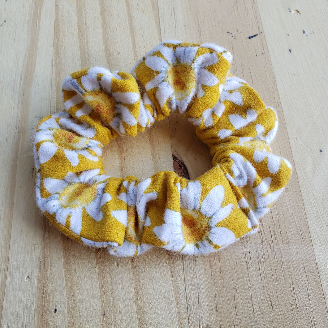 White Daisy Scrunchie